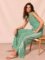 بنطلون برِجل واسعة بطبعة صدف من Mint Velvet - صورة 5 من 8