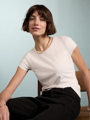 أبيض - Baukjen Essentials Slim T-Shirt - صورة 1 من 5
