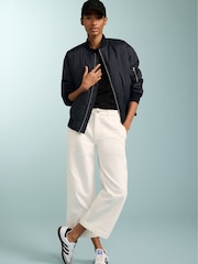 أسود - Baukjen Essentials Slim T-Shirt - صورة 2 من 4
