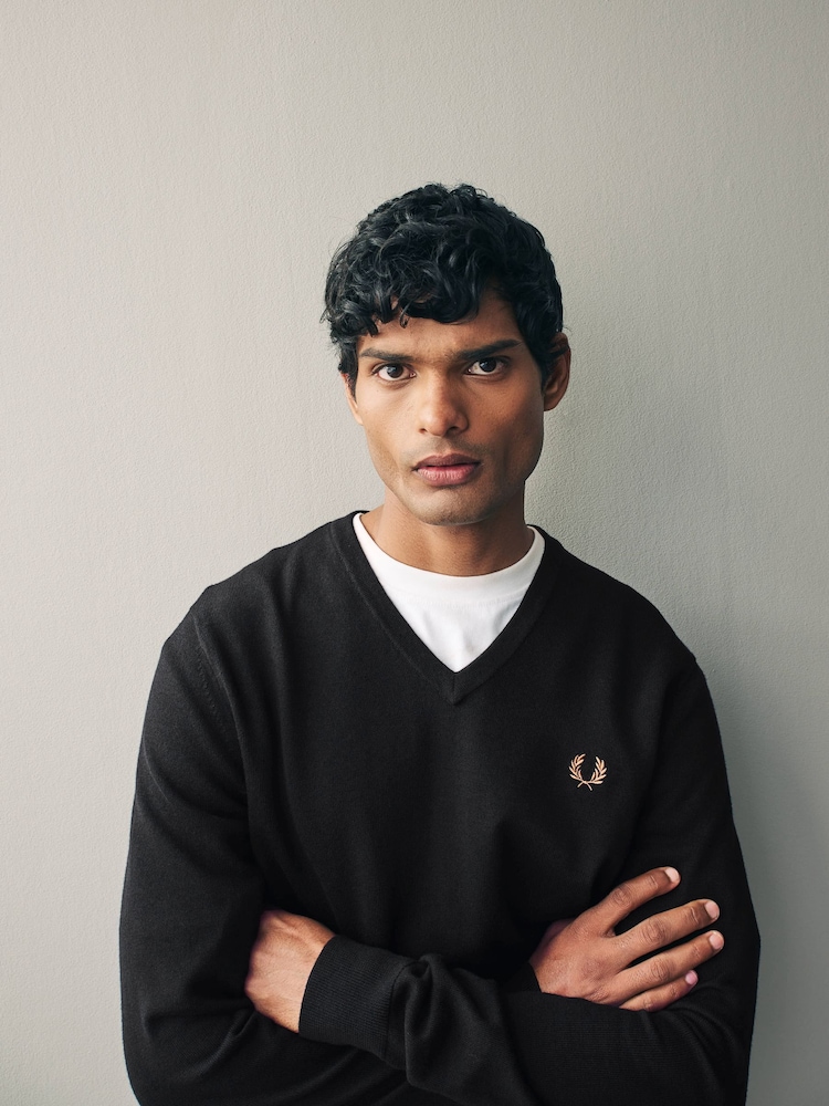 Черный - Классический джемпер с треугольным вырезом Fred Perry - Image 1 of 7
