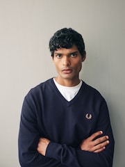 Темно-синий - Классический джемпер с треугольным вырезом Fred Perry - Image 1 of 9