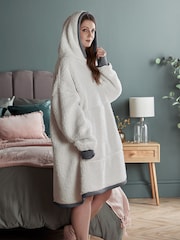 Silentnight Snugsie Oversized Sherpa Reversible Hoodie - Image 4 of 4