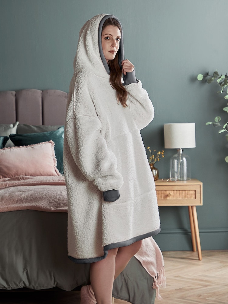 Silentnight Snugsie Oversized Sherpa Reversible Hoodie - Image 4 of 4