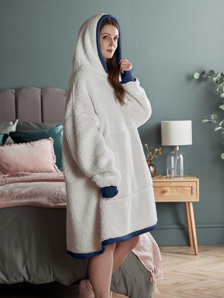 Silentnight Snugsie Oversized Sherpa Reversible Hoodie - Image 2 of 4