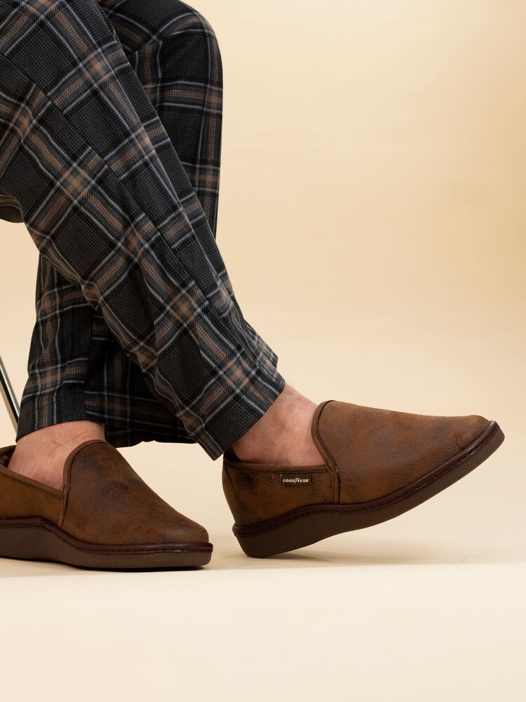 Goodyear Manor Full Slippers - Image 1 of 3