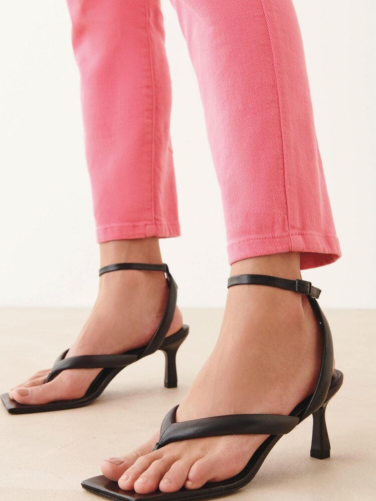 Black Forever Comfort® Signature Padded Toe Post Sandals - Image 2 of 9