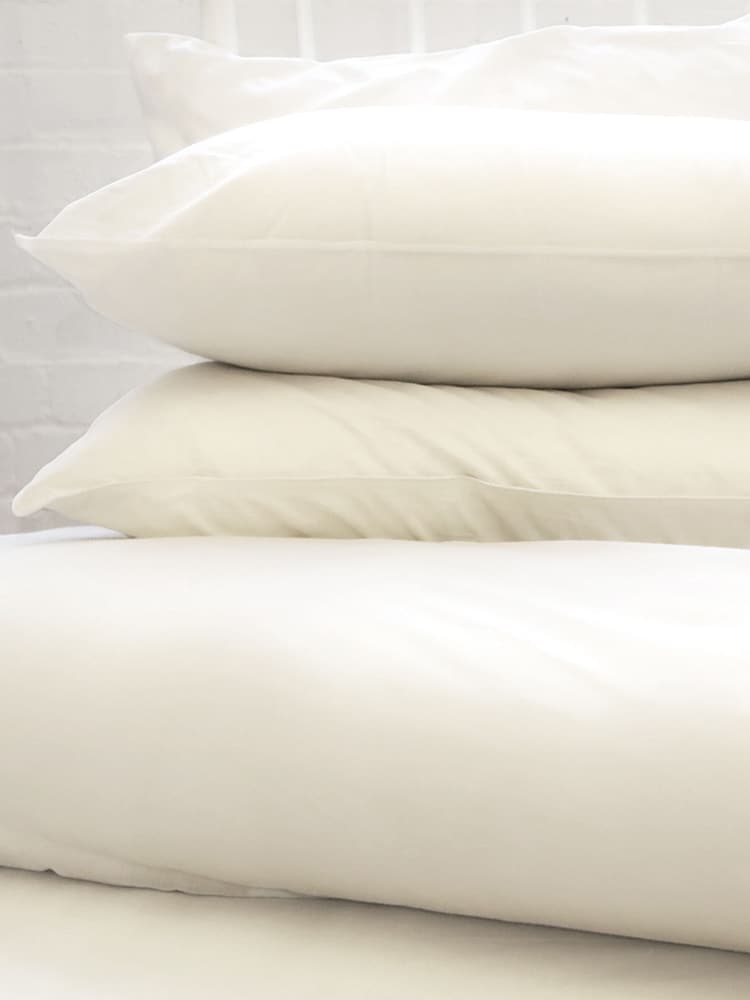 Catherine Lansfield Home Essentials Hollowfibre 15 Tog Duvet - Image 2 of 3