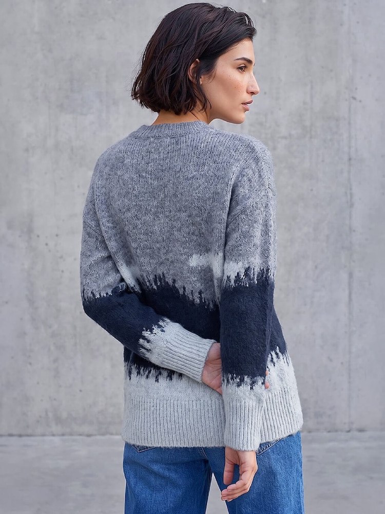 Blau - Roman abstrakter Strickpullover - Bild 2 von 4 Blau - Roman abstrakter Strickpullover - Bild 2 von 4