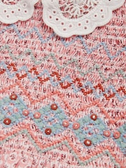 Roza geometrijski potisk - Printed Lace Collar Shirred Cotton Dress (3mths-7yrs) - Slika 7 iz 7