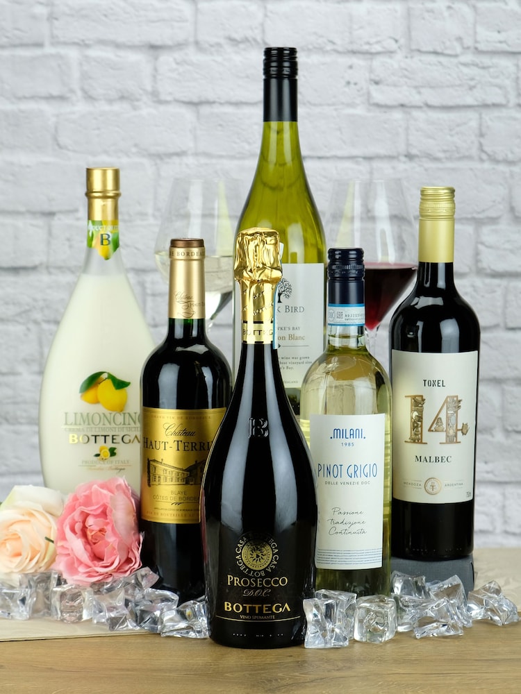The Entertainer Mixed Case of 6 Bottles by Le Bon Vin - Image 1 of 2