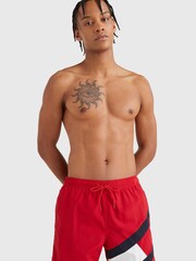 Rot - Tommy Hilfiger, Herren-Badeshorts mit Flaggenmotiv, einfarbig - Bild 1 von 5