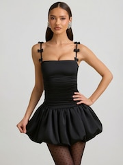 Oh Polly Bow-Detail Ruched Bubble Hem Mini Dress - 圖片 1，共 5