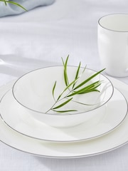 Royal Worcester 16 Piece White Serendipity Platinum Band Dinner Set - Image 2 of 4