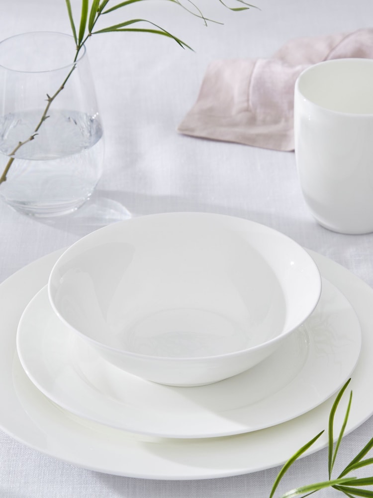 Royal Worcester 16 Piece White Serendipity Dinner Set - Image 2 of 4