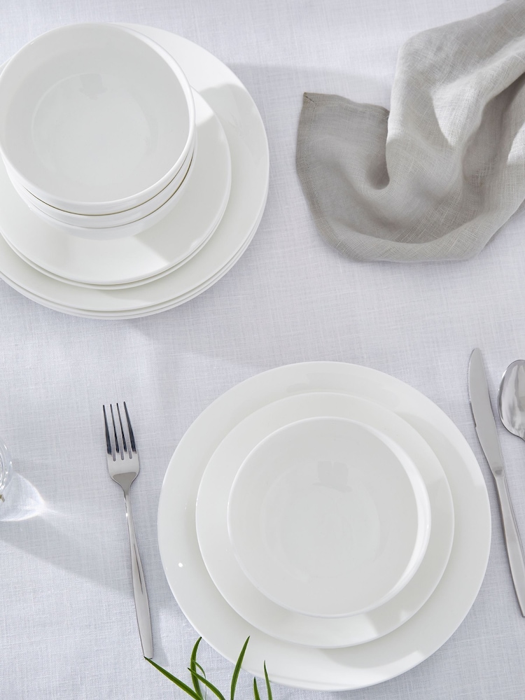 Royal Worcester 12 Piece White Serendipity Dinner Set - Image 2 of 4