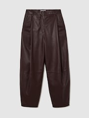 Reiss Aries Leather Barrel-Leg Pleated Trousers - صورة 2 من 7