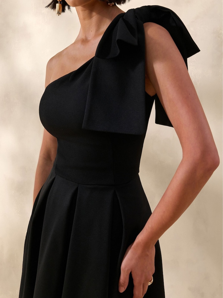 Club L London Black Meria | Asymmetric-Neck Midi Dress With Bow-Sleeve - Image 5 of 5