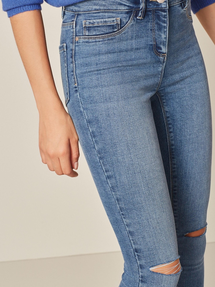 Bleu moyen déchiré aux genoux et à l'ourlet - Legging en jean super stretch - Image 3 of 4