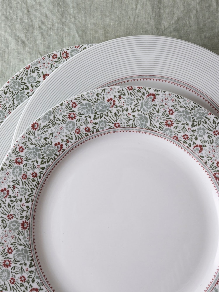 Laura Ashley Set of 4 Green Wild Clematis Plates - Image 2 of 3