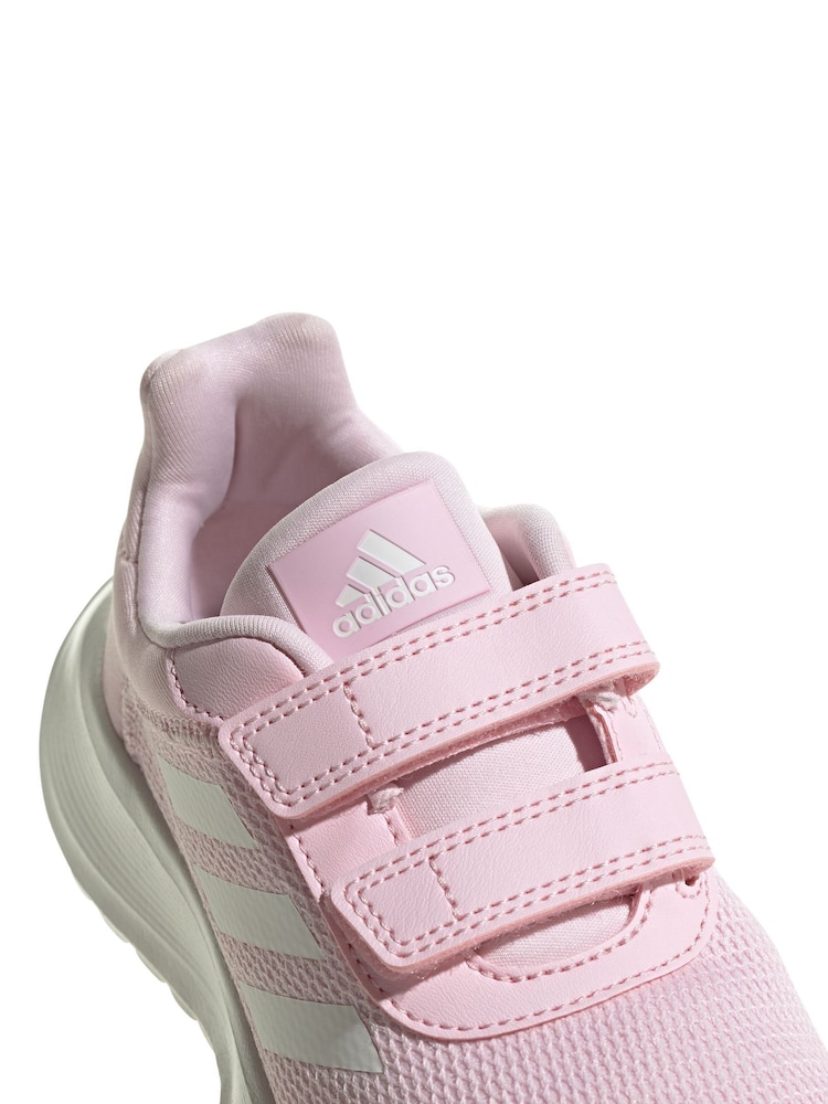 وردي - حذاء رياضي للجري Tensaur للأولاد من Adidas - Image 6 of 7
