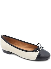 Jones Bootmaker Black-Beige Olivie Leather Pumps - Image 3 of 6