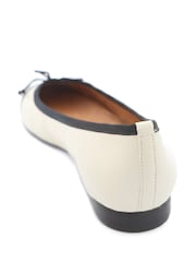 Jones Bootmaker Black-Beige Olivie Leather Pumps - Image 4 of 6