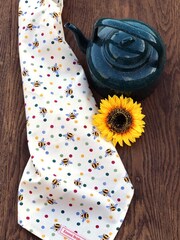 Emma Bridgewater Cream Bumblebee 100% Cotton Tea Towel - Image 1 of 2