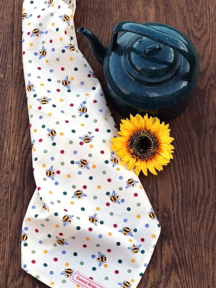 Emma Bridgewater Cream Bumblebee 100% Cotton Tea Towel - Image 1 of 2 Emma Bridgewater Cream Bumblebee 100% Cotton Tea Towel - Image 1 of 2