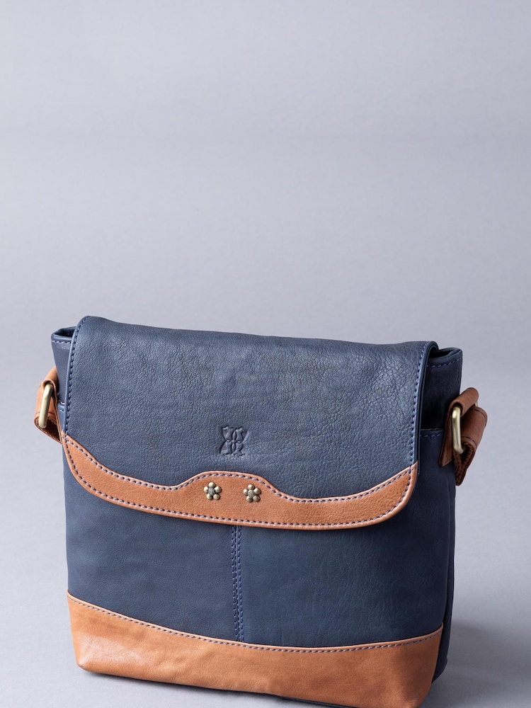 כחול כהה - Lakeland Leather תיק צד עם רצועת נשיאה ודש מתקפל, דגם Hartsop - תמונה 1 מתוך 6