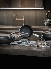 Circulon Black Excellence Hard Anodised 28cm Chef Pan With Lid - Image 3 of 5