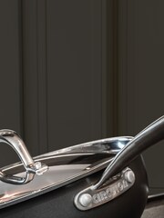 Circulon Black Excellence Hard Anodised 28cm Chef Pan With Lid - Image 4 of 5