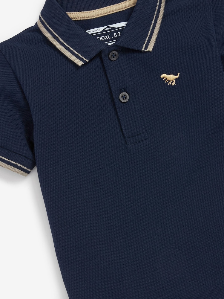 גימורי שוליים בצבע כחול - 100% Cotton Short Sleeve Polo Shirt (3mths-7yrs) - Image 3 of 4