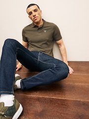 أخضر زيتوني - قميص بولو بتصميم كلاسيكي من القطن 100% من ‪Barbour®‬ - صورة 2 من 8