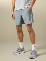 Gris - 7 pulgadas - Pantalones cortos sin forro para correr Dri-FIT Challenger de Nike - Imagen 1 de 5
