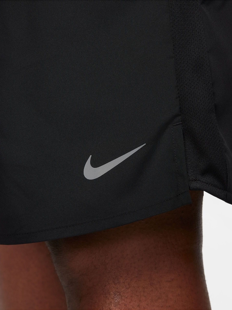 Nike Black 7 Inch Dri-FIT Challenger 9 inch Unlined Running Shorts - Image 13 of 15