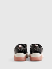 حذاء رياضي مدرسي برباط من River Island - صورة 4 من 5