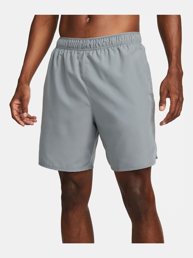 Gris - 7 pulgadas - Pantalones cortos para correr con forro y braguitas de 7 pulgadas Challenger Dri-fit de Nike - Imagen 2 de 12 Gris - 7 pulgadas - Pantalones cortos para correr con forro y braguitas de 7 pulgadas Challenger Dri-fit de Nike - Imagen 2 de 12