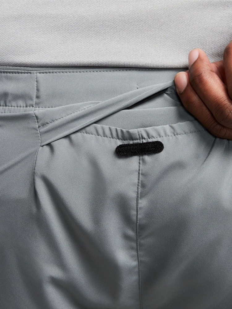 Nike Grey Challenger Dri-FIT 7 inch 2-in-1 Running Shorts - Image 9 of 9