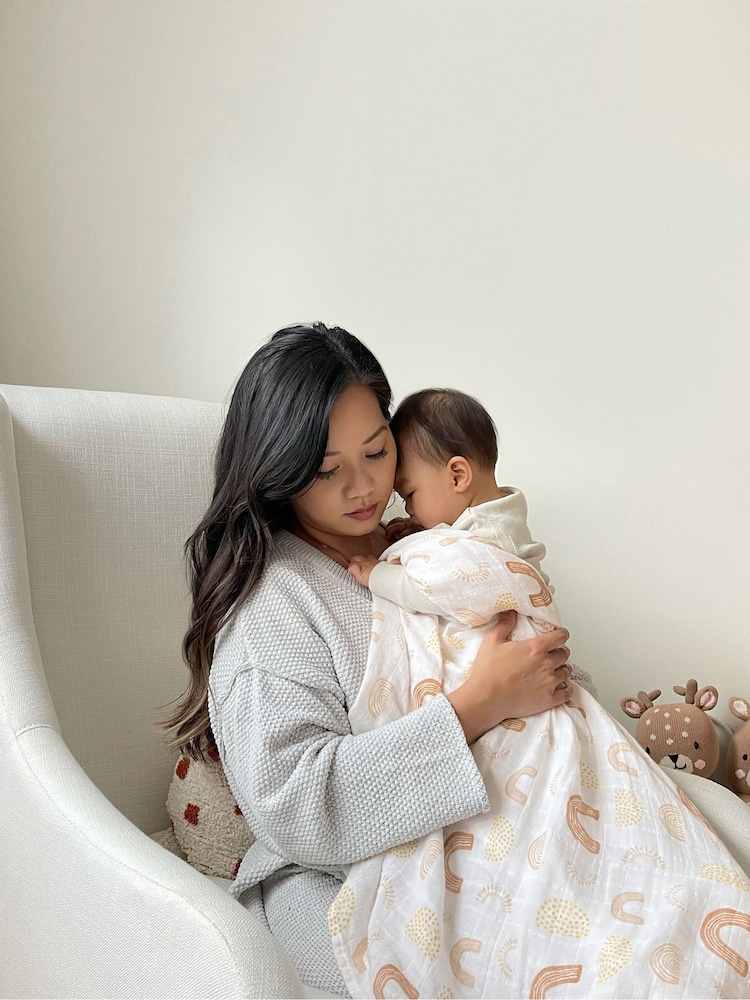 aden + anais Keep Rising Large Muslin Blankets 4 Pack - Image 6 of 6 aden + anais Keep Rising Large Muslin Blankets 4 Pack - Image 6 of 6