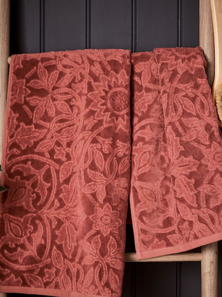 Morris & Co Red St James Towel - Image 1 of 4