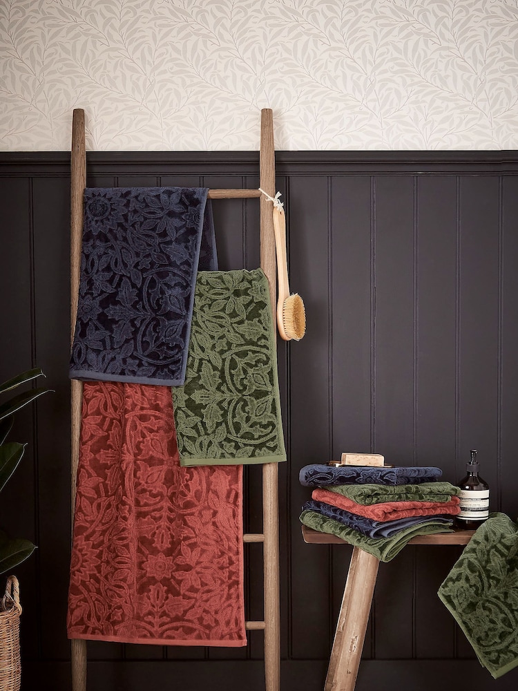 Morris & Co Red St James Towel - Image 4 of 4