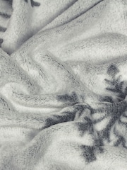 furn. Silver Snowflake Throw - Image 3 of 5