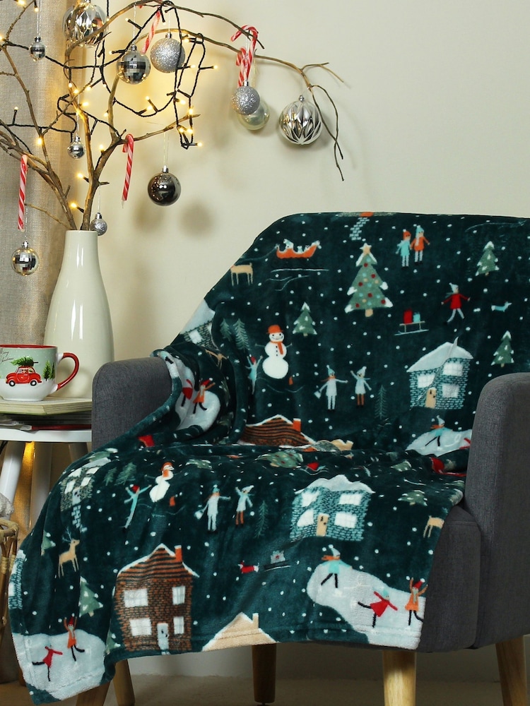 furn. Green Winter Pines Throw - Image 1 of 4