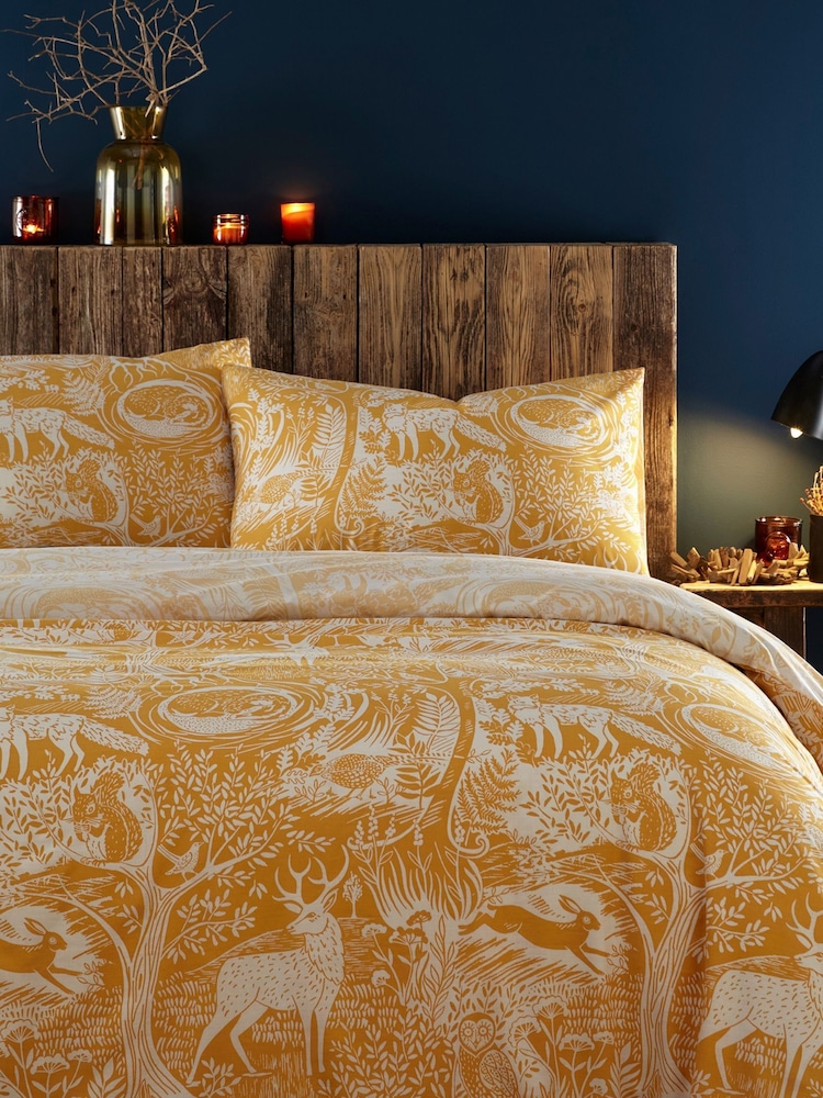 furn. Yellow Winter Woods Animal Reversible Christmas Duvet Cover and Pillowcase Set - Image 2 of 4