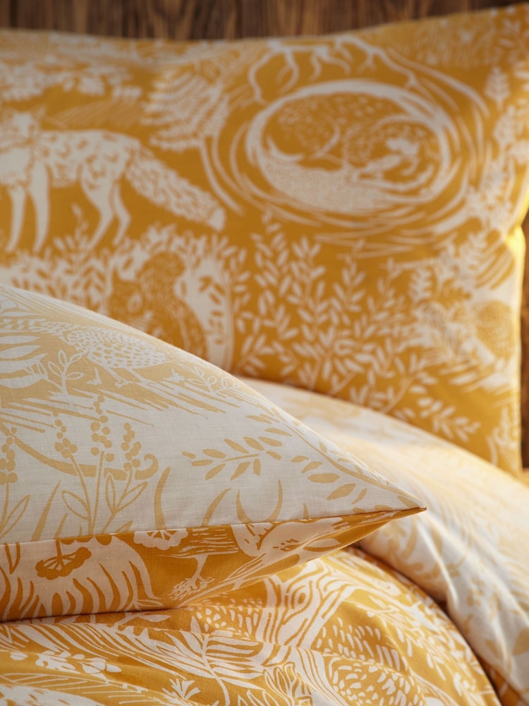 furn. Yellow Winter Woods Animal Reversible Christmas Duvet Cover and Pillowcase Set - Image 4 of 4