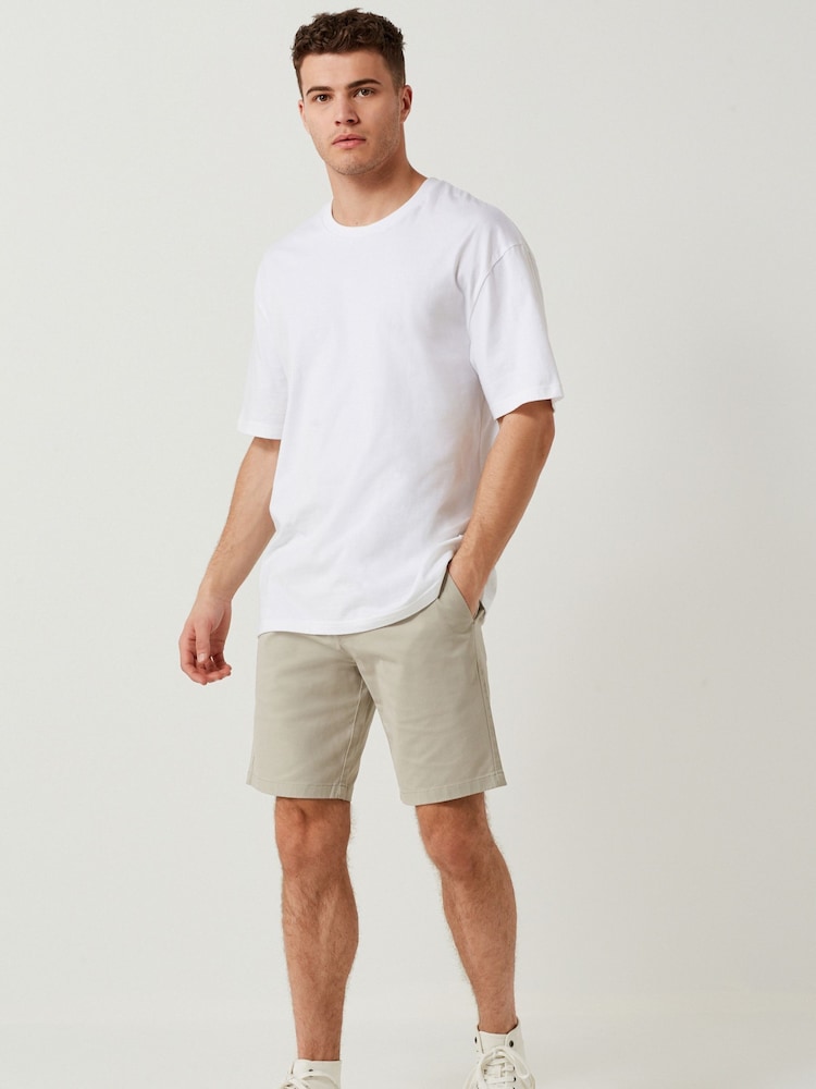 Cremeweiß/Neutral - Straight Fit - Stretch-Chinoshorts - Bild 2 von 9 Cremeweiß/Neutral - Straight Fit - Stretch-Chinoshorts - Bild 2 von 9