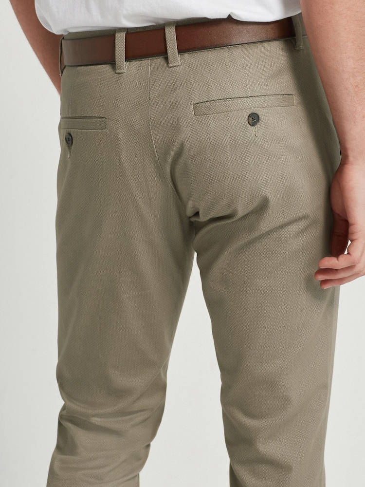 Pierre - Ajustement droit - Pantalon chino doux imprimé à ceinture - Image 3 of 6
