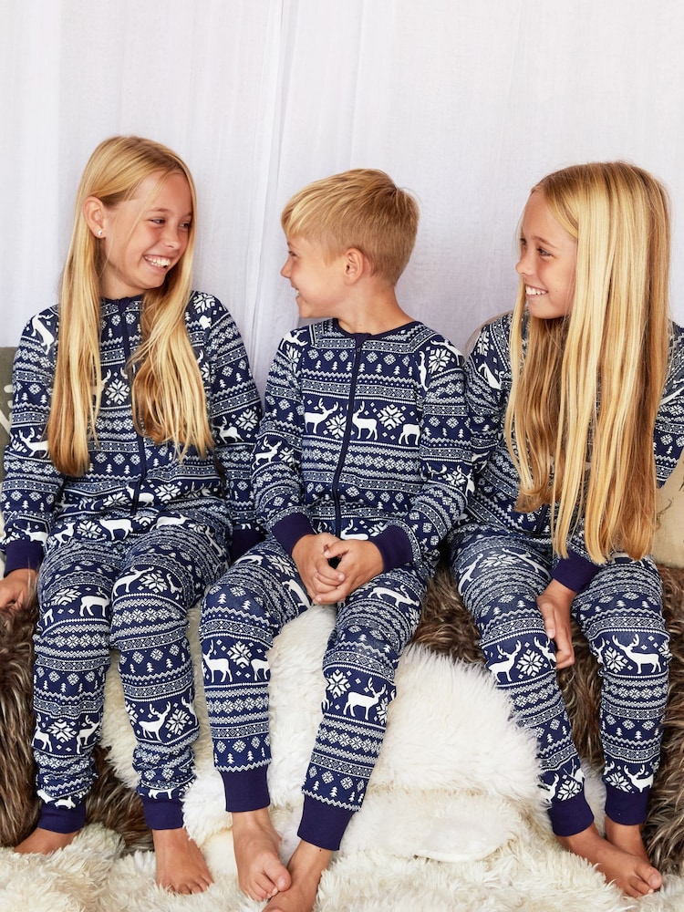 Blau - The Little Tailor – weihnachtliches All-In-One mit Rentiermotiv und Norwegermuster aus 100 % Baumwolle - Bild 1 von 8 Blau - The Little Tailor – weihnachtliches All-In-One mit Rentiermotiv und Norwegermuster aus 100 % Baumwolle - Bild 1 von 8