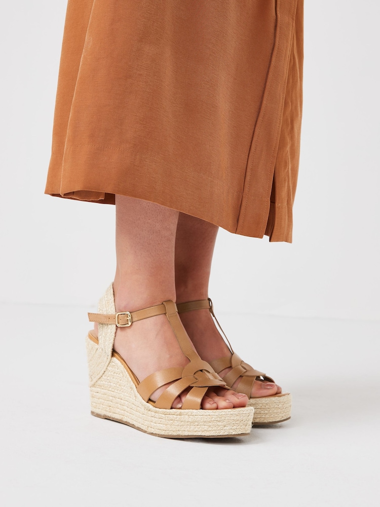 Hellbraun - Signature-Espadrilles mit T-Steg und Keilabsatz - Bild 1 von 8 Hellbraun - Signature-Espadrilles mit T-Steg und Keilabsatz - Bild 1 von 8