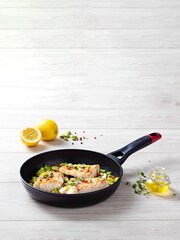 Pyrex Set of 2 Clear Optima+ Frying Pans With Lid - Image 3 of 4